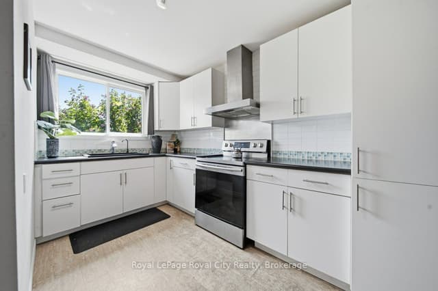 Condo Townhouse at 35 Rhonda Road 31, Guelph, ON N1H 6H1