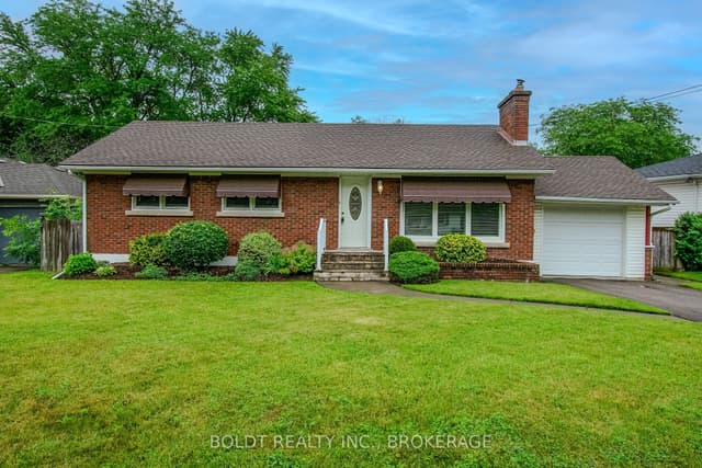 Detached at 25 Elm Ridge Drive, St. Catharines, ON L2T 2A7
