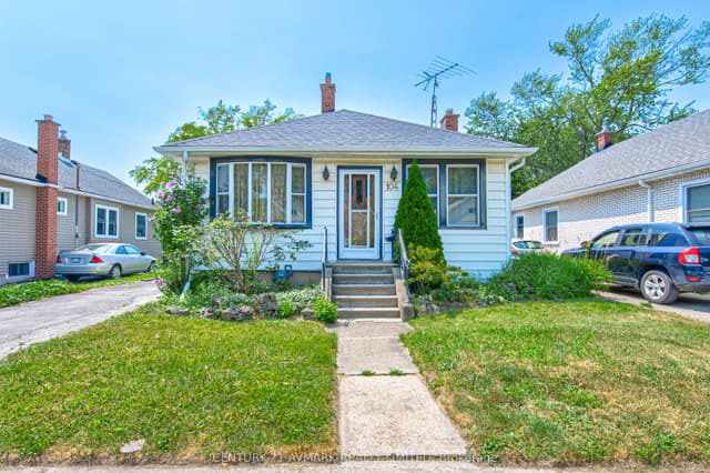 Detached at 104 Highland Avenue, St. Catharines, ON L2R 4J2