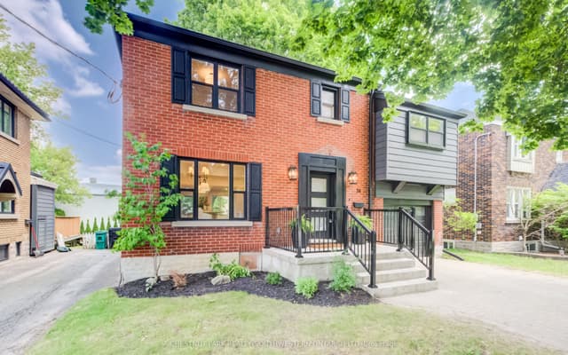 Detached at 34 Moore Avenue N, Waterloo, ON N2J 3E5