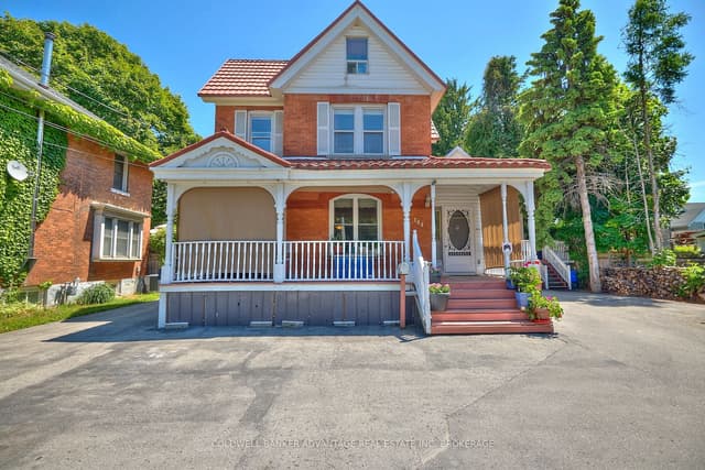 Triplex at 144 Geneva Street, St. Catharines, ON L2R 4N8