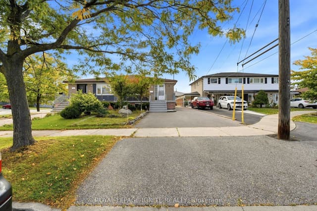 Semi-Detached at 4 Buttercup Court, Toronto, ON M9L 2M9, Toronto W05
