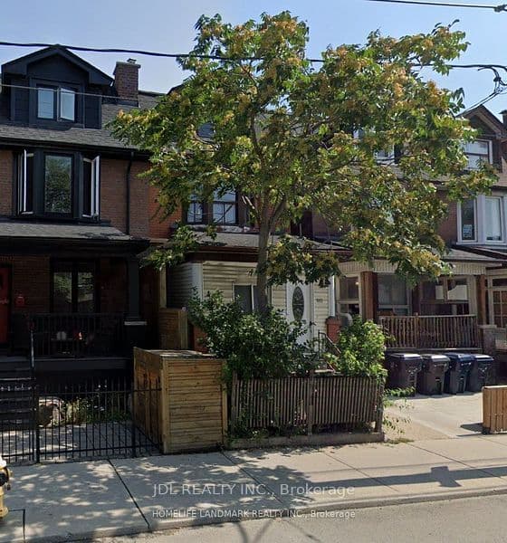 593 Bathurst Street