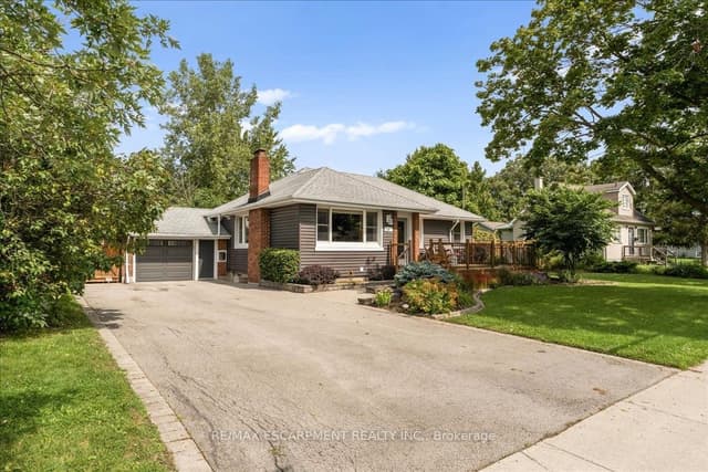 Detached at 721 Broadway Street, Welland, ON L3C 5M6