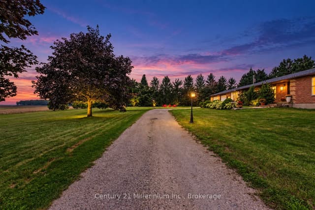 Detached at 558082 Mulmur-Melancthon Townline, Melancthon, ON L9V 1W9