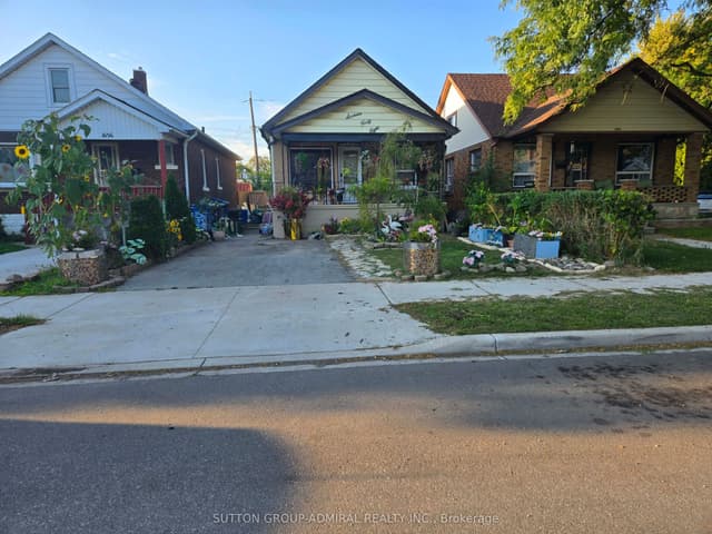 Detached at 1648 Laing Street, Windsor, ON N9B 1M9