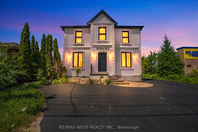Office at 36 Park Road S, Oshawa, ON L1J 4G8
