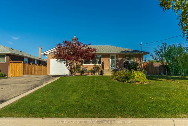 Detached at 24 Aura Lea Boulevard, Toronto, ON M9M 1K3, Toronto W05