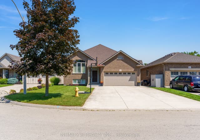 Detached at 10 Sapphire Court, St. Catharines, ON L2M 0A4
