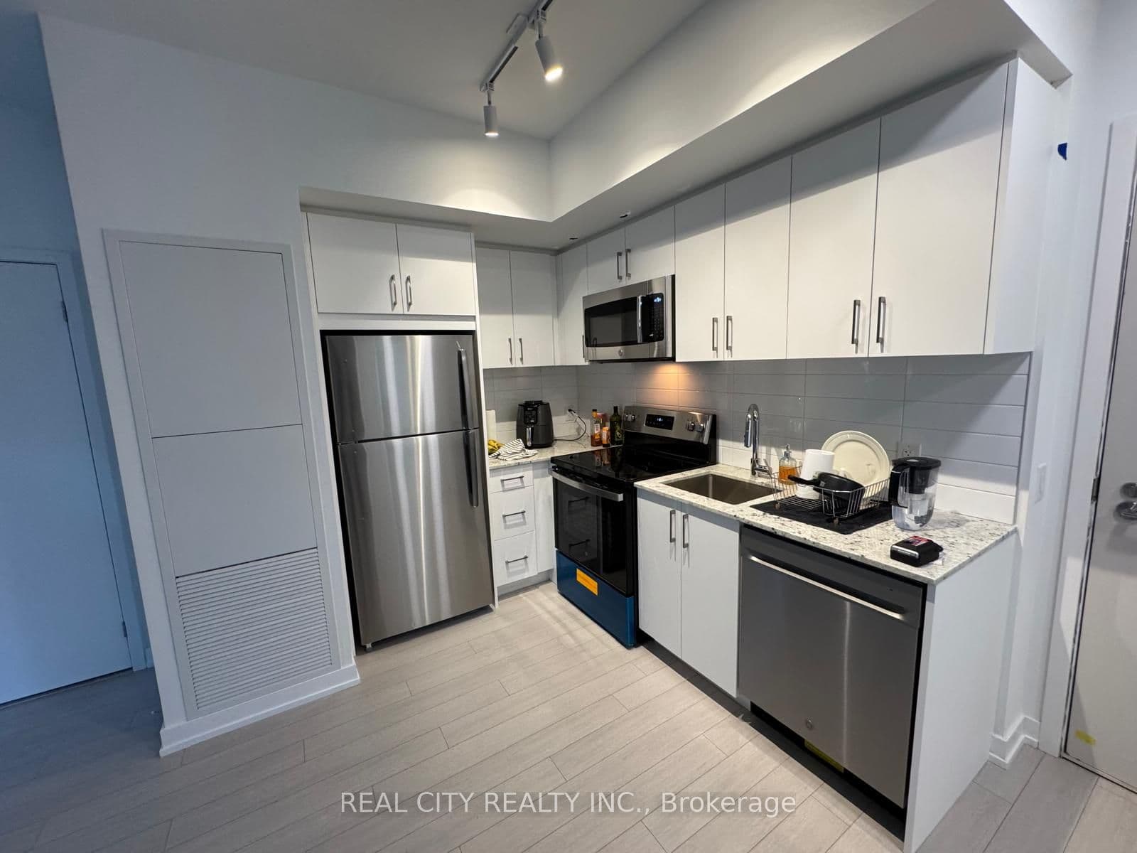 Suite 406 · Floor 4, Unit 406 · 4010 Eglinton Ave