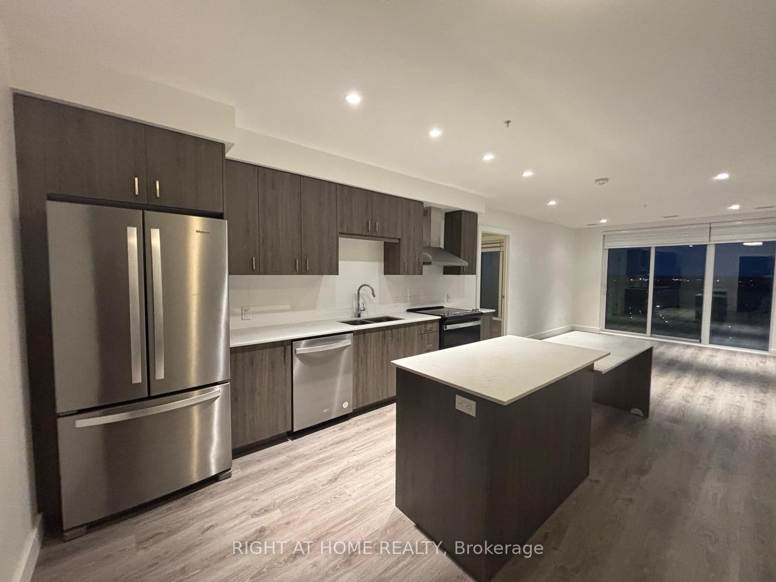 Suite 2007 · Floor 20, Unit 2007 · 15 Glebe St