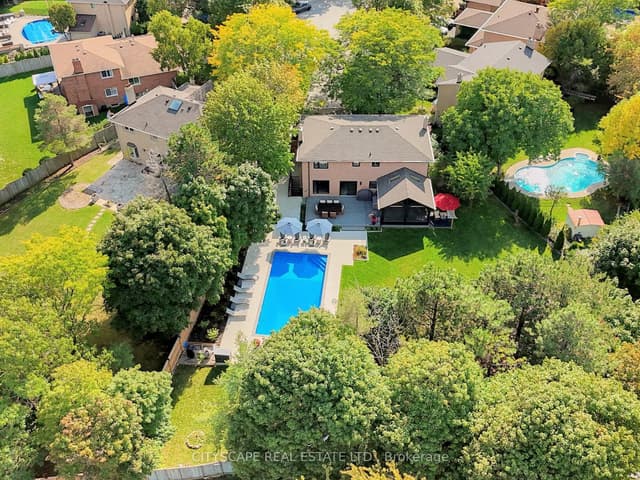 Detached at 2585 Kenna Court, Mississauga, ON L5K 2K4