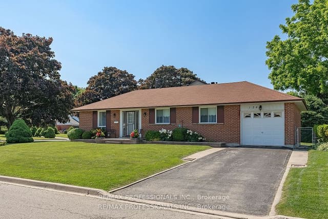 Detached at 124 Panter Crescent Lower, Ajax, ON L1S 3T2