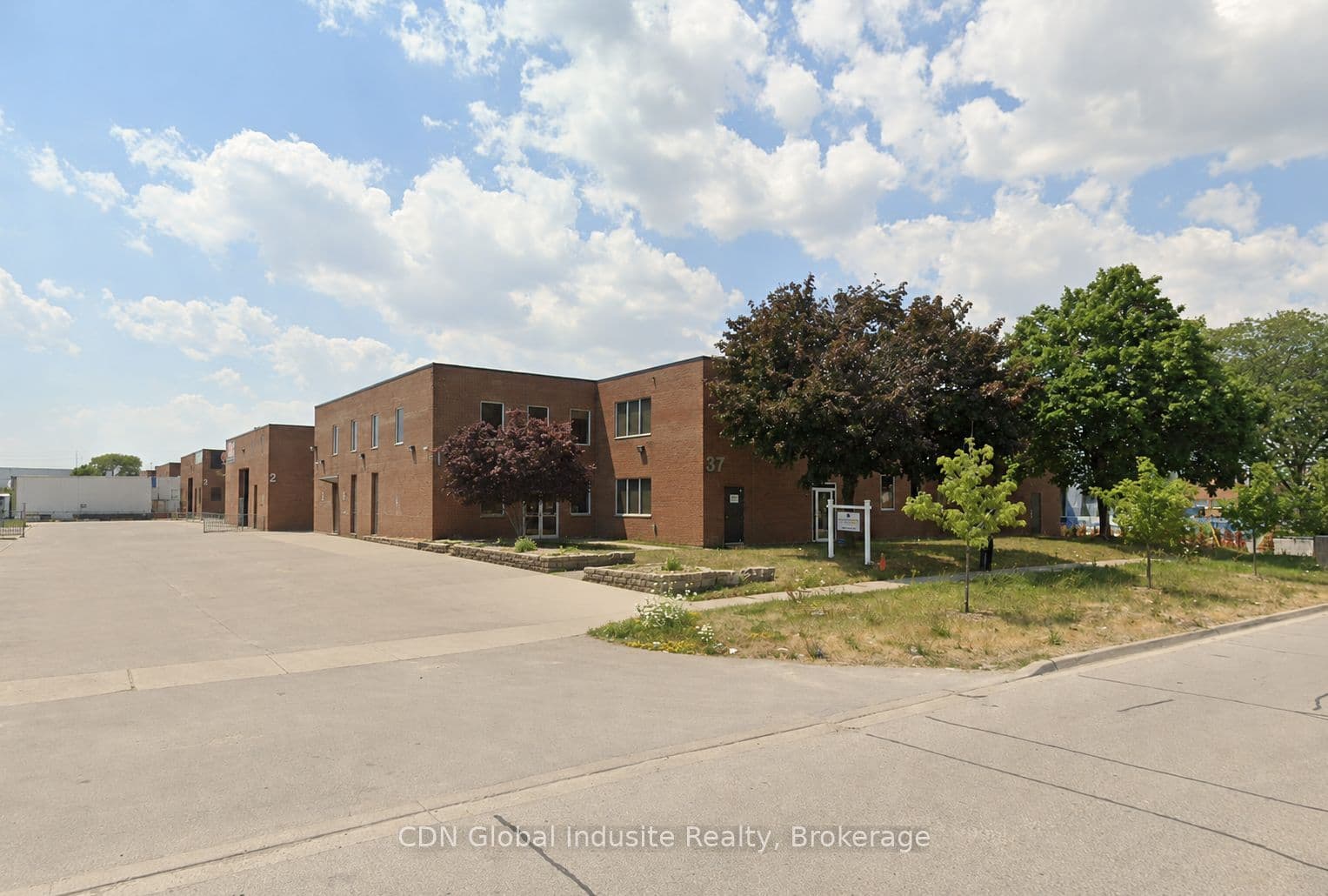 Unit 4 · 37 Racine Rd
