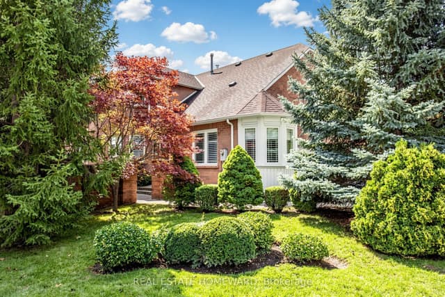 Detached at 3 Green Acres Road, Vaughan, ON L4J 4R7