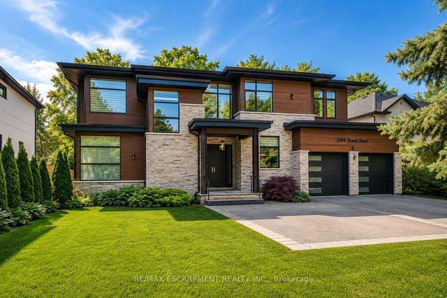 Detached at 2104 DEVON Road, Oakville, ON L6J 2N2