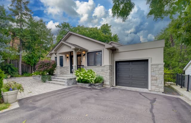 Detached at 3091 Parkerhill Road, Mississauga, ON L5B 1V6
