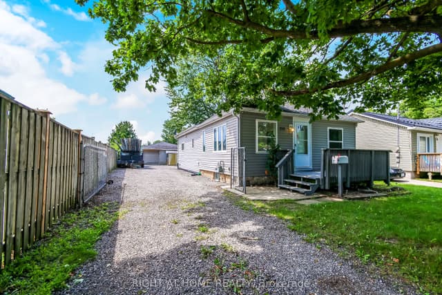 Detached at 515 Third Street, London East, ON N5V 2C1