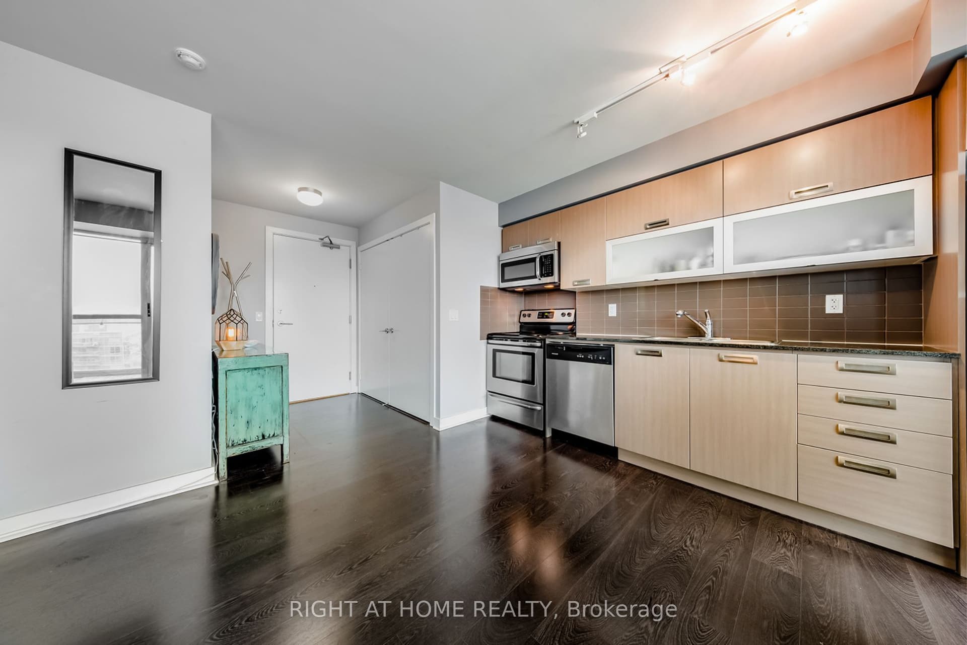 Suite 1908 · Floor 19, Unit 1908 · 100 Western Battery Rd
