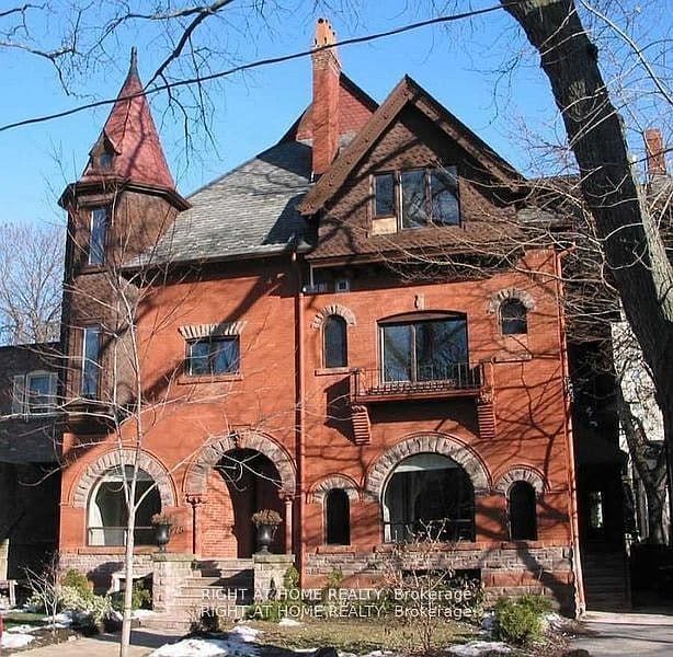 Multiplex at 173-175 Madison Avenue, Toronto, ON M5R 2S6, Toronto C02