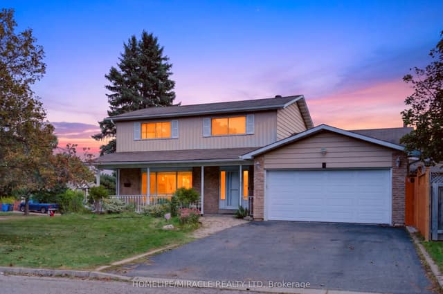 Detached at 2 Jubilee Court, Brampton, ON L6S 2H2