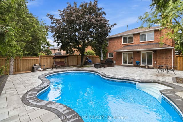 Detached at 2128 Eighth Line, Oakville, ON L6H 4W4