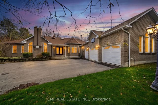 Detached at 15 Treegrove Circle, Aurora, ON L4G 6M1