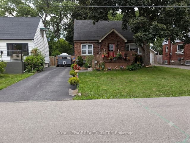 Detached at 114 First Street N, Hamilton, ON L8G 1Y4