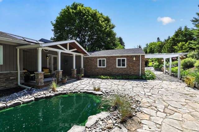 Detached at 20417 Centre Street, East Gwillimbury, ON L0G 1M0