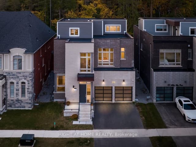 Detached at 121 Milky Way Drive, Richmond Hill, ON L4C 4L9