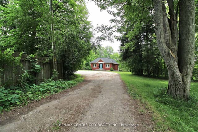 Detached at 12 Chester Street, St. Thomas, ON N5R 1T8
