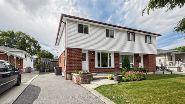 Semi-Detached at 716 Eaglemount Crescent, Mississauga, ON L5C 1N9