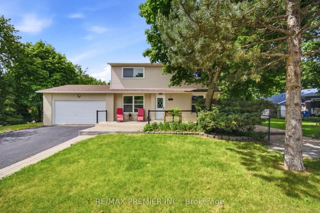 Detached at 115 William Roe Boulevard, Newmarket, ON L3Y 1B1