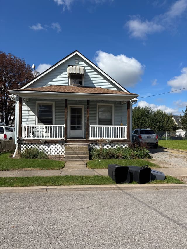 Detached at 37 Battle Street, Thorold, ON L2V 3W4