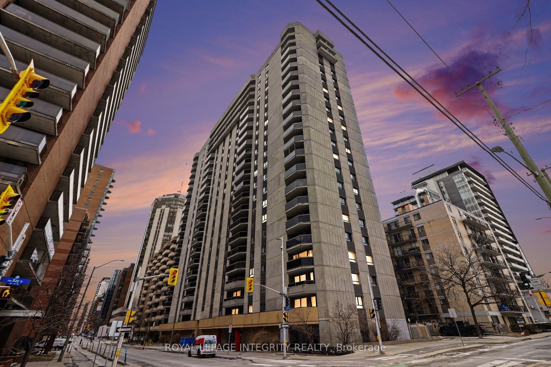 Suite 1004 · Floor 10, Unit 1004 · 470 Laurier Ave W
