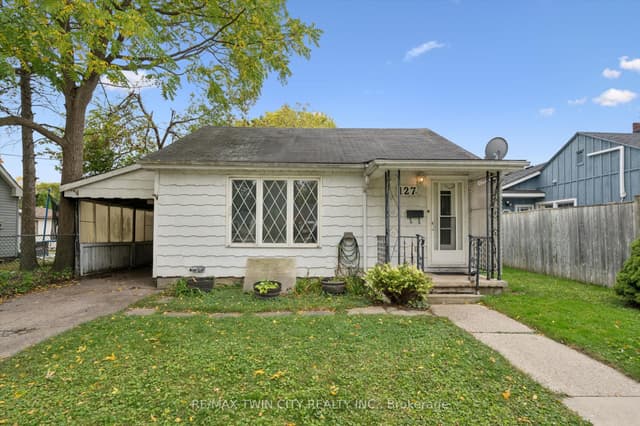 Detached at 127 Spadina Road E, Kitchener, ON N2M 3X5