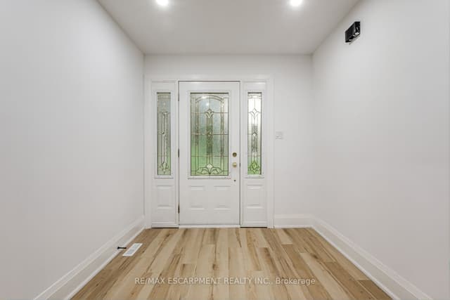 Detached at 2104 Mississauga Road, Mississauga, ON L5H 2K6