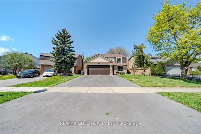 Detached at 18 Markham Street, Brampton, ON L6S 2X7