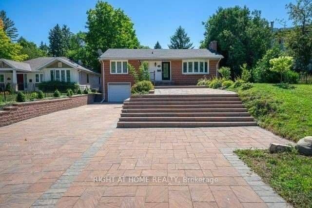 Detached at 52 Eagle Street Main, Newmarket, ON L3Y 1J3