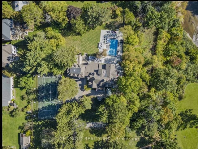 Detached at 2552 Jarvis Street, Mississauga, ON L5C 2P6
