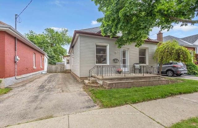 Detached at 16 Ruth Street, Brantford, ON N3S 1L6