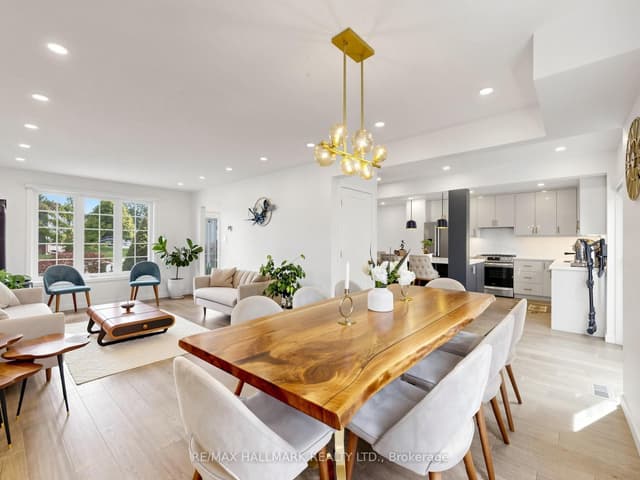 Detached at 400 Handley Crescent, Newmarket, ON L3Y 4T4