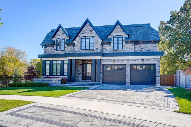 Detached at 246 Nyla Court, Oakville, ON L6L 0G8