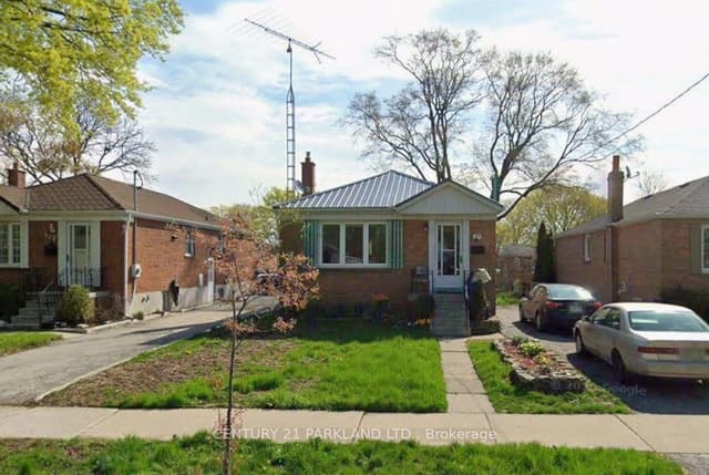 Detached at 125 North Carson Street, Toronto, ON M8W 4C7, Toronto W06