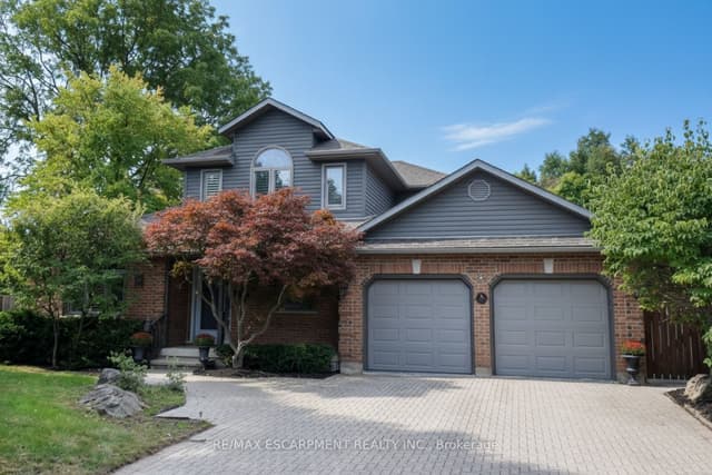 Detached at 715 BATEMAN Court, Burlington, ON L7T 4K5