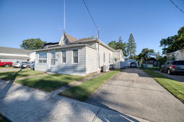 Detached at 304 Jarvis Street, Fort Erie, ON L2A 2S8