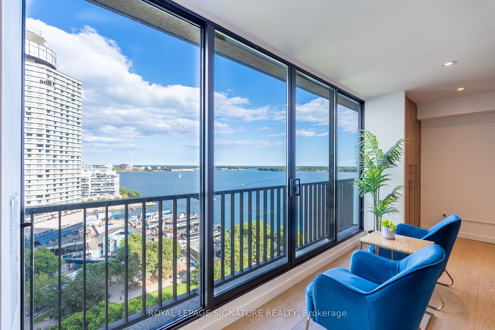 Suite 1806 · Floor 18, Unit 1806 · 33 Harbour Sq