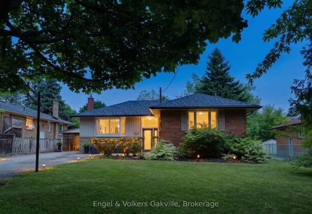 Detached at 465 Fourth Line, Oakville, ON L6L 5A6