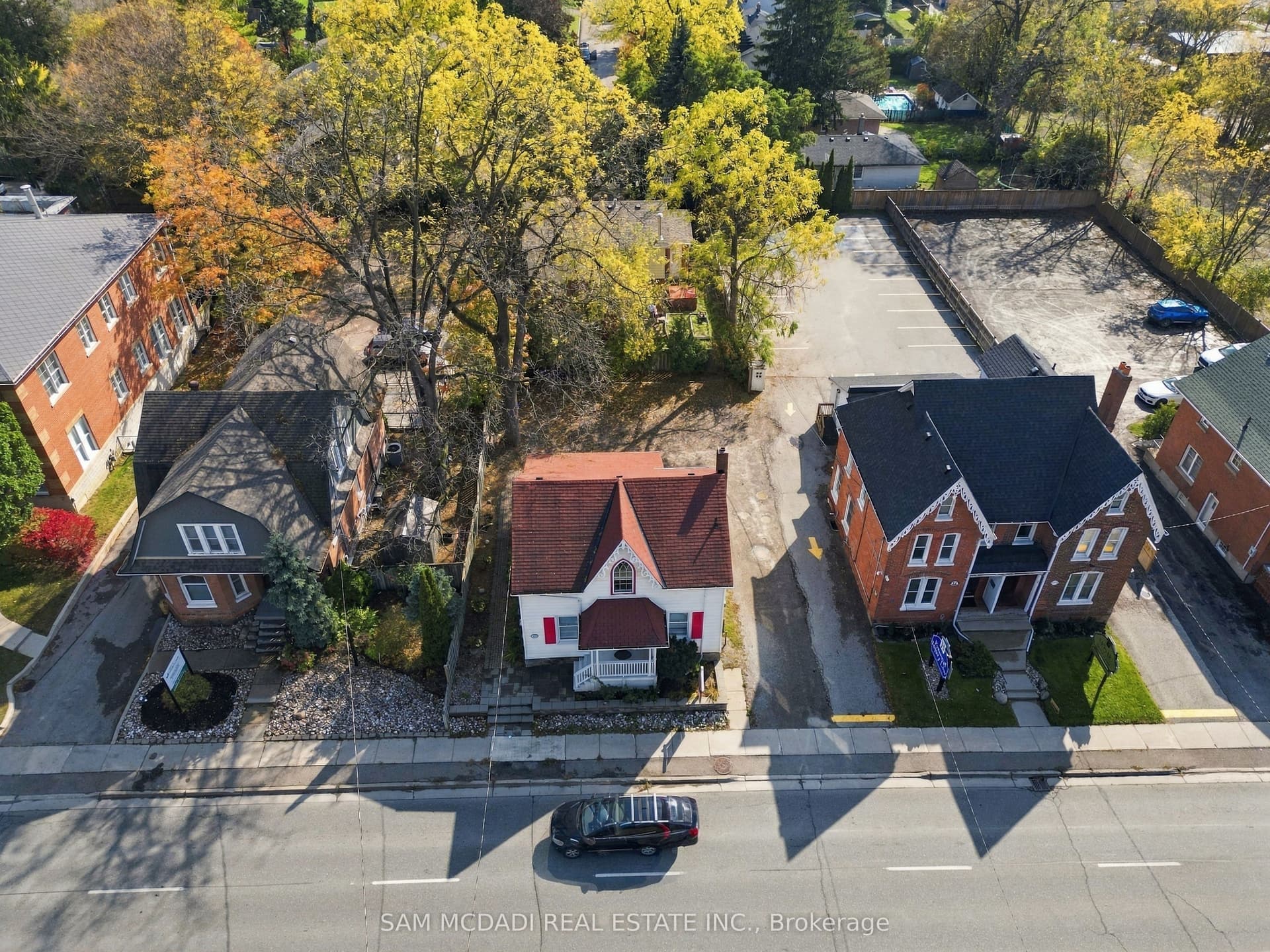 571 Kingston Rd W, 571 Kingston Rd W