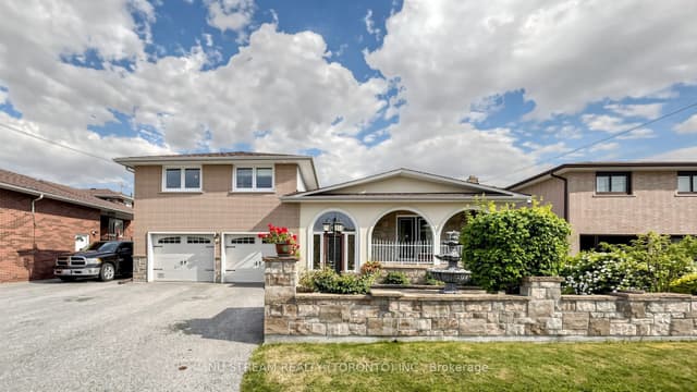 Detached at 70 Back Street, Bradford West Gwillimbury, ON L3Z 2B7